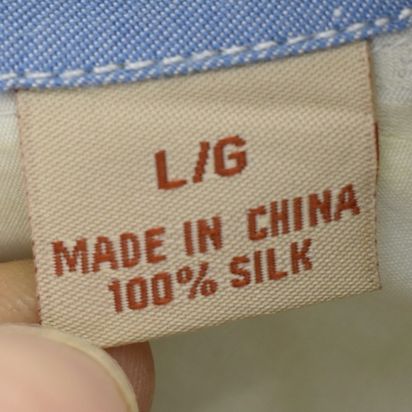 Luxurious Tommy Bahama Silk Casual Dress Shirt - Picture 4 of 12